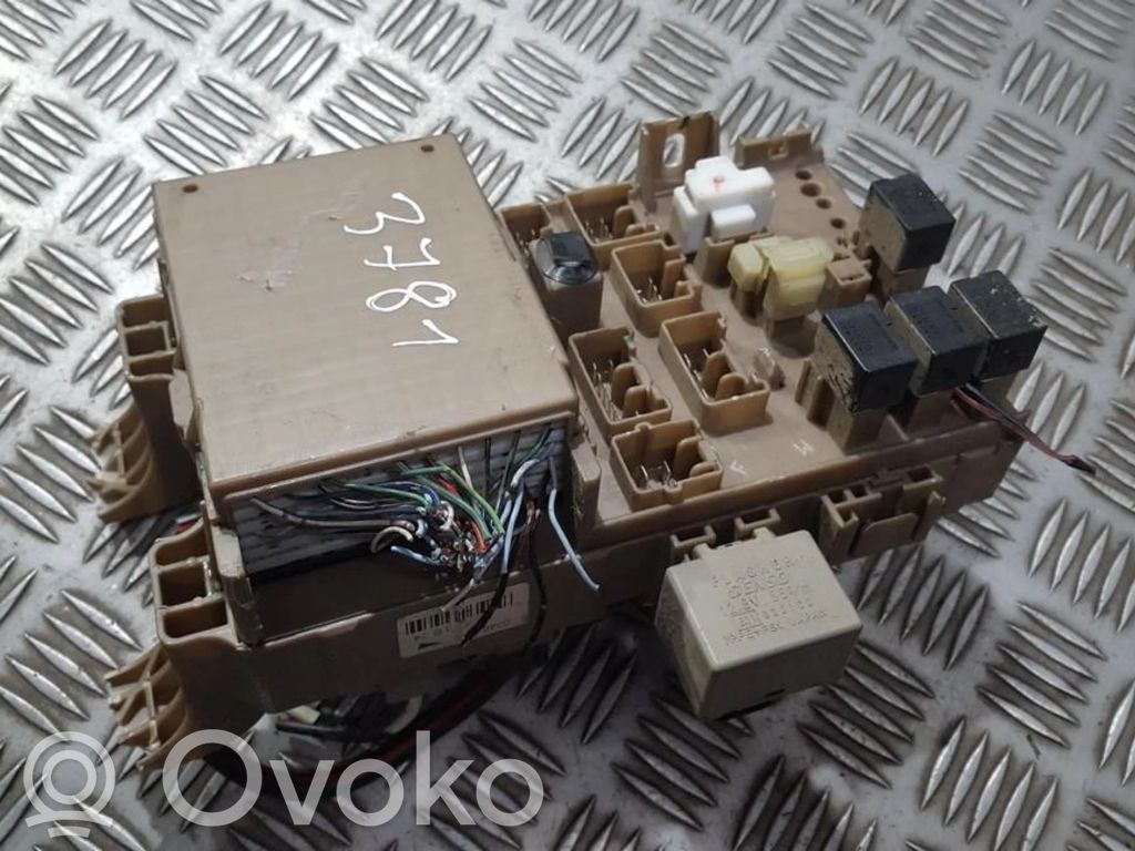 Toyota Corolla Verso E121 Set scatola dei fusibili 