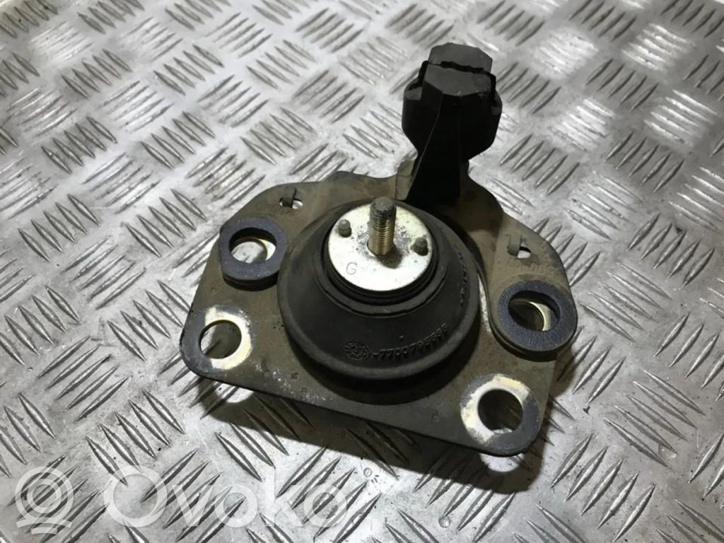 Renault Clio I Engine mount bracket 