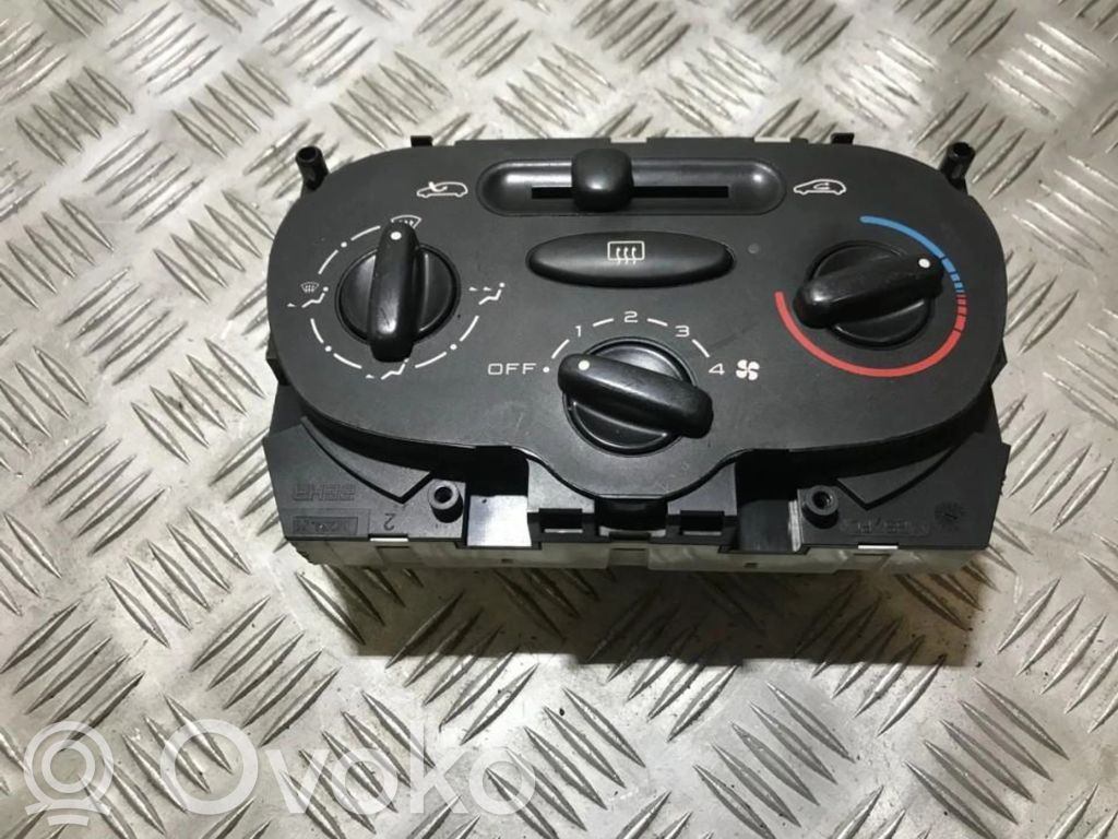 Peugeot 206 Climate control unit 