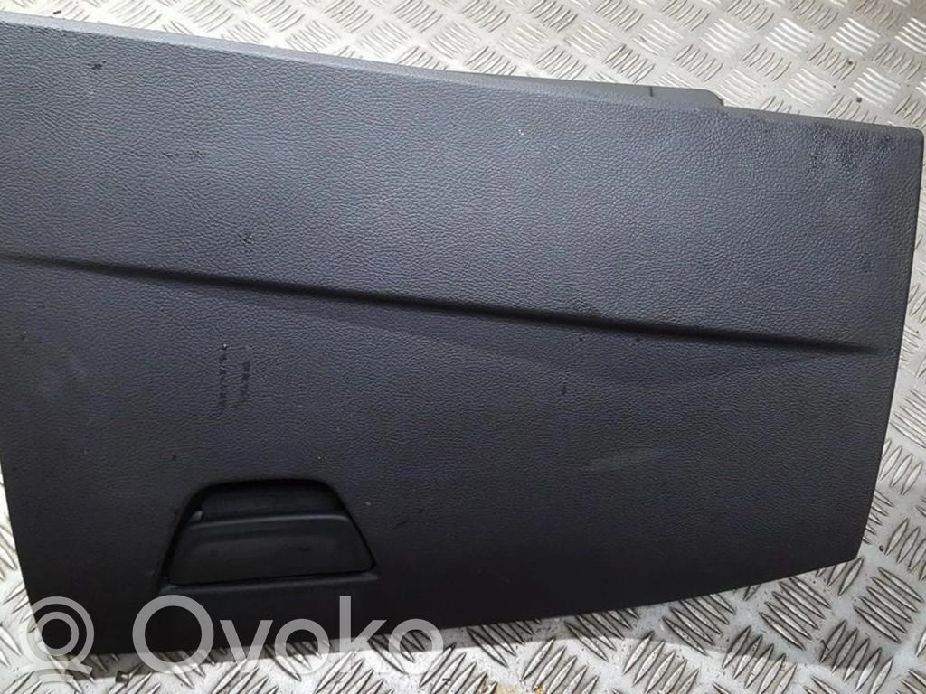 Ford Focus Cutie mănuși