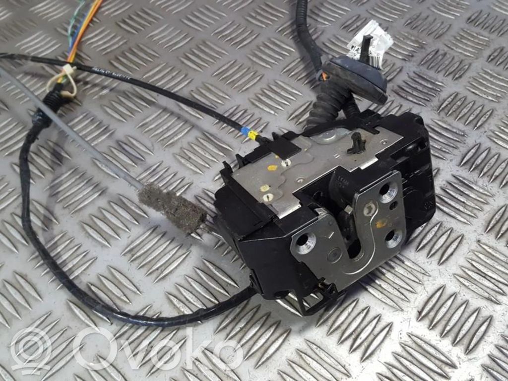 Cerradura de puerta delantera