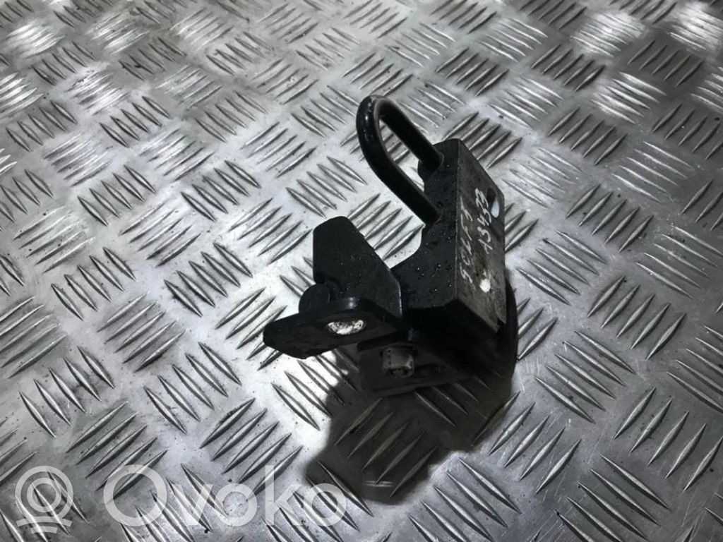 Volkswagen Golf V Bisagra inferior de la puerta trasera