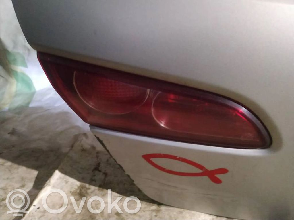 Tailgate rear/tail lights