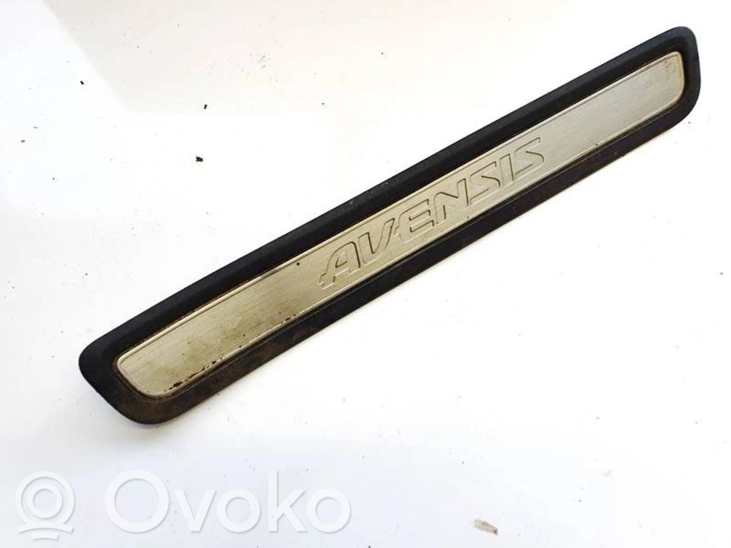 Toyota Avensis T270 Copertura del rivestimento del sottoporta posteriore