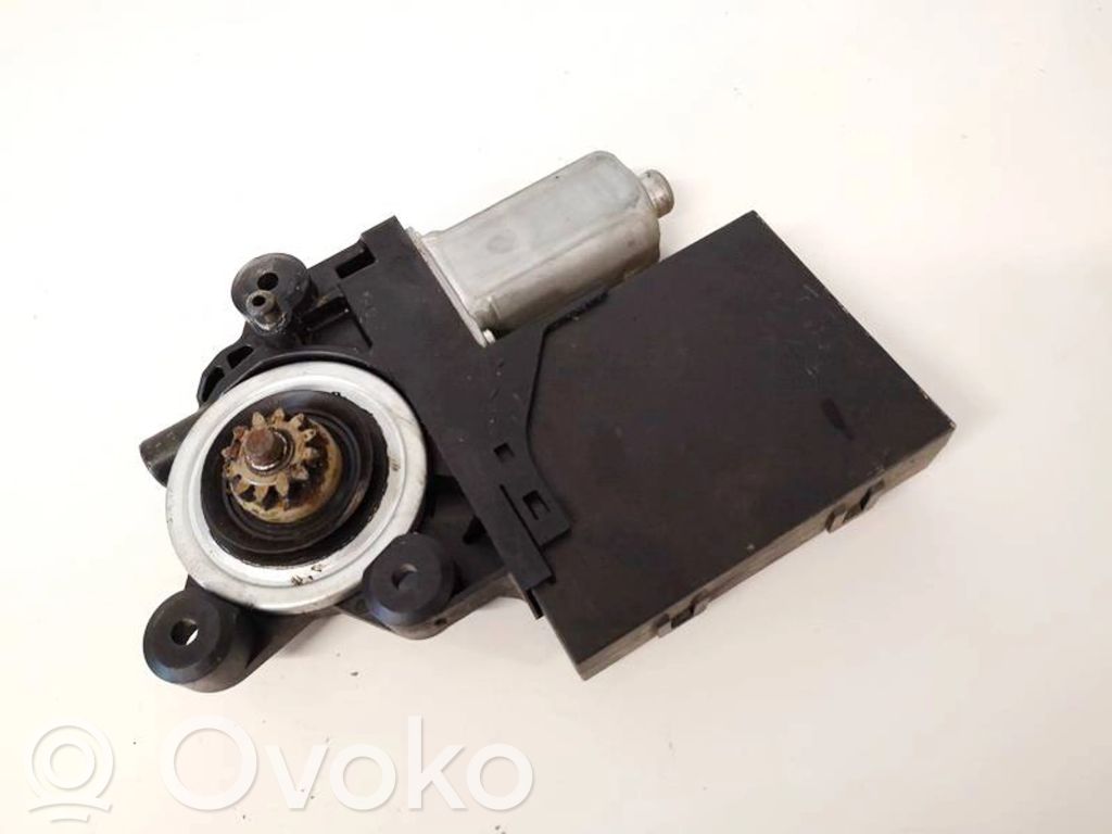 Volkswagen Golf V Silnik regulatora szyby drzwi przednich 
