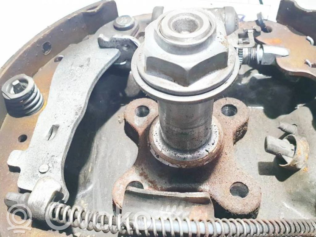 Renault Clio IV Fus roată spate 