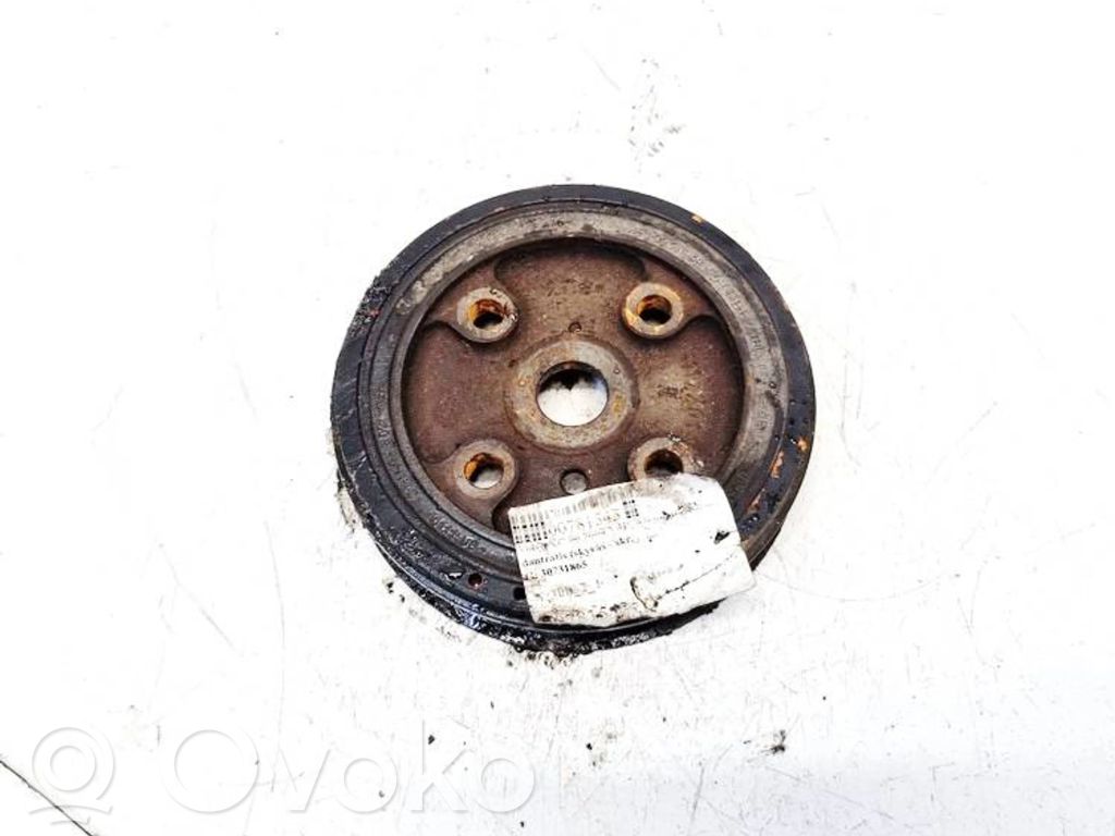 Kampiakselin vauhtipyörä   30731865,30731865