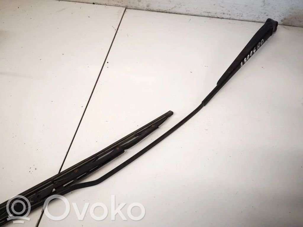 Volkswagen Golf IV Bras d'essuie-glace avant