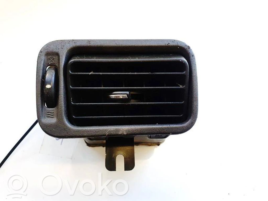 Nissan Primera Dysze / Kratki środkowego nawiewu deski rozdzielczej 
