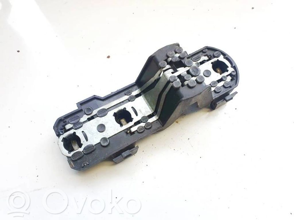 Opel Corsa A Takavalon polttimon suojan pidike 