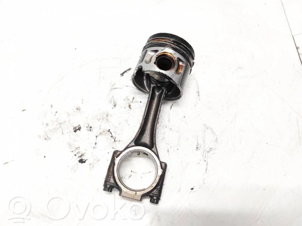 Piston avec bielle