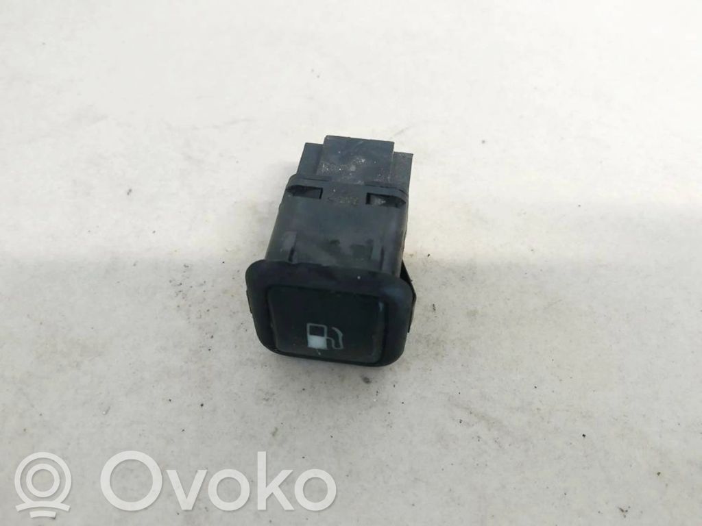 Volkswagen PASSAT B5 Comutator deschidere clapetă rezervor 