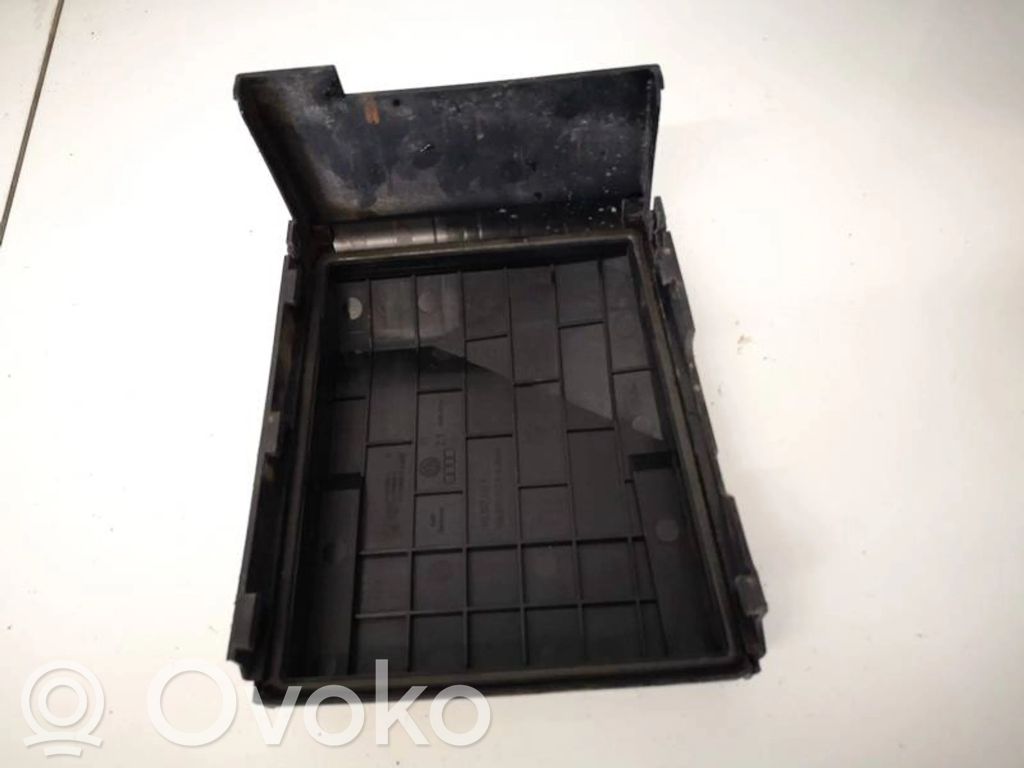 Volkswagen Golf V Coperchio scatola dei fusibili