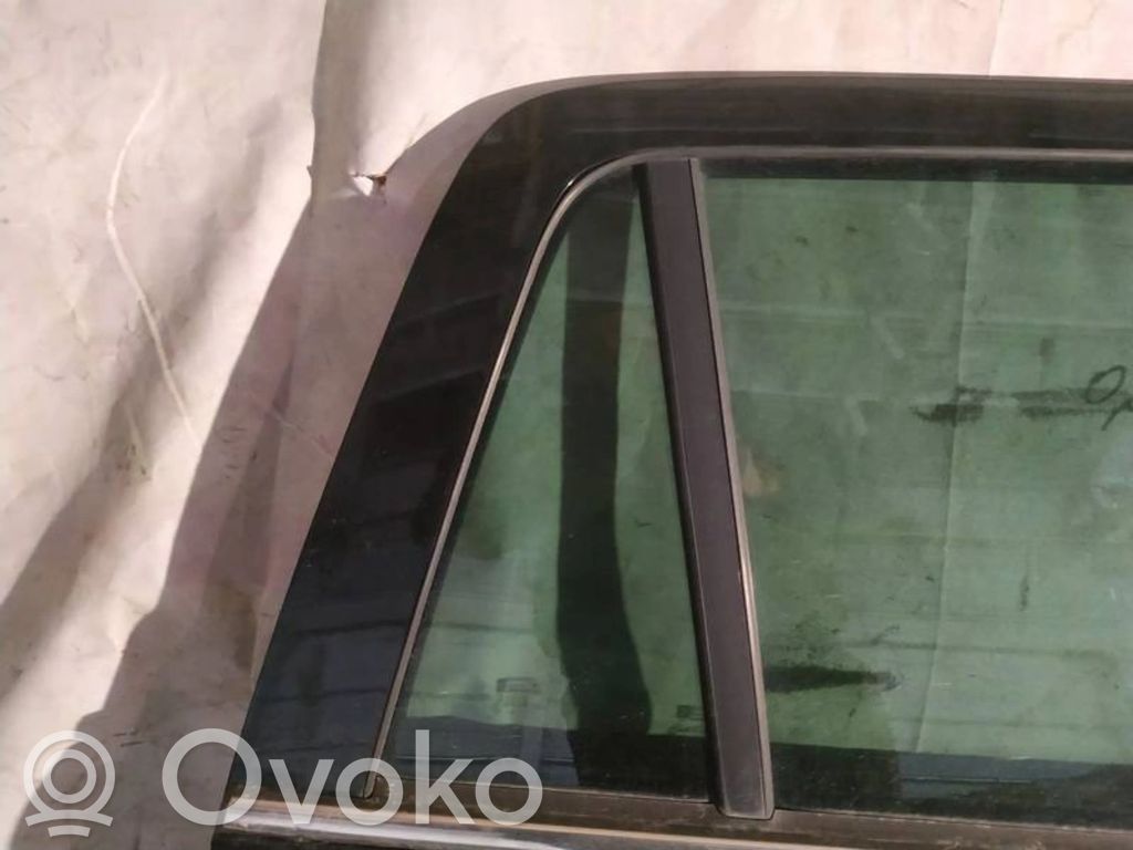 Ventanilla de ventilación de la puerta trasera