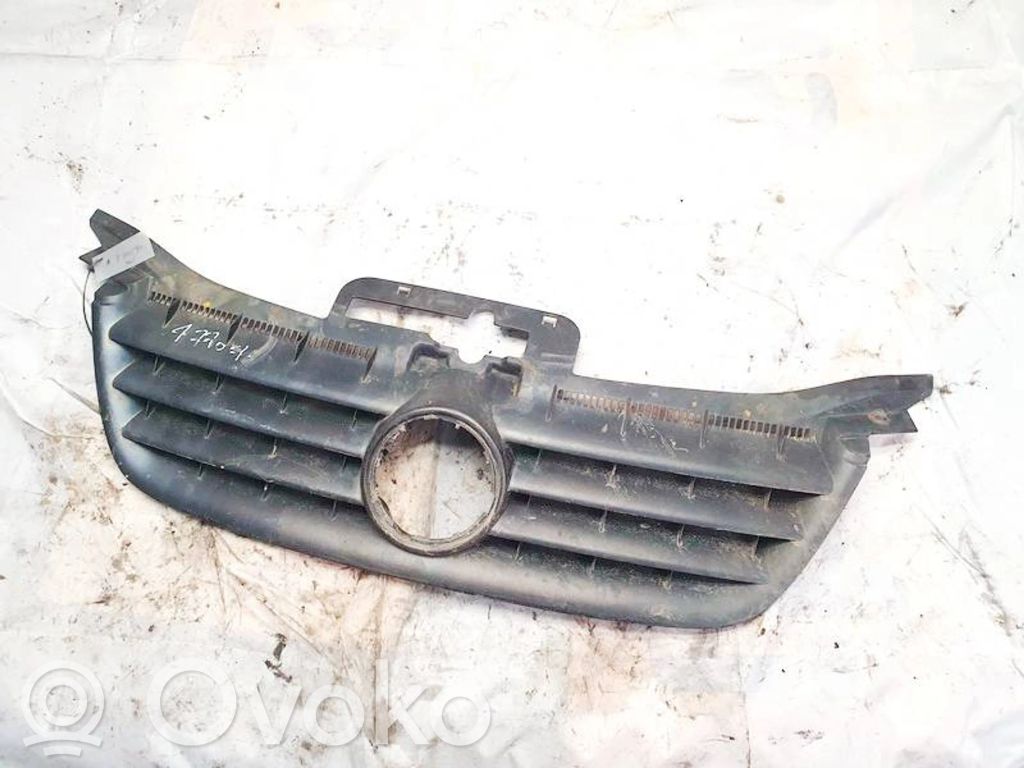 Volkswagen Touran I Grilă față
