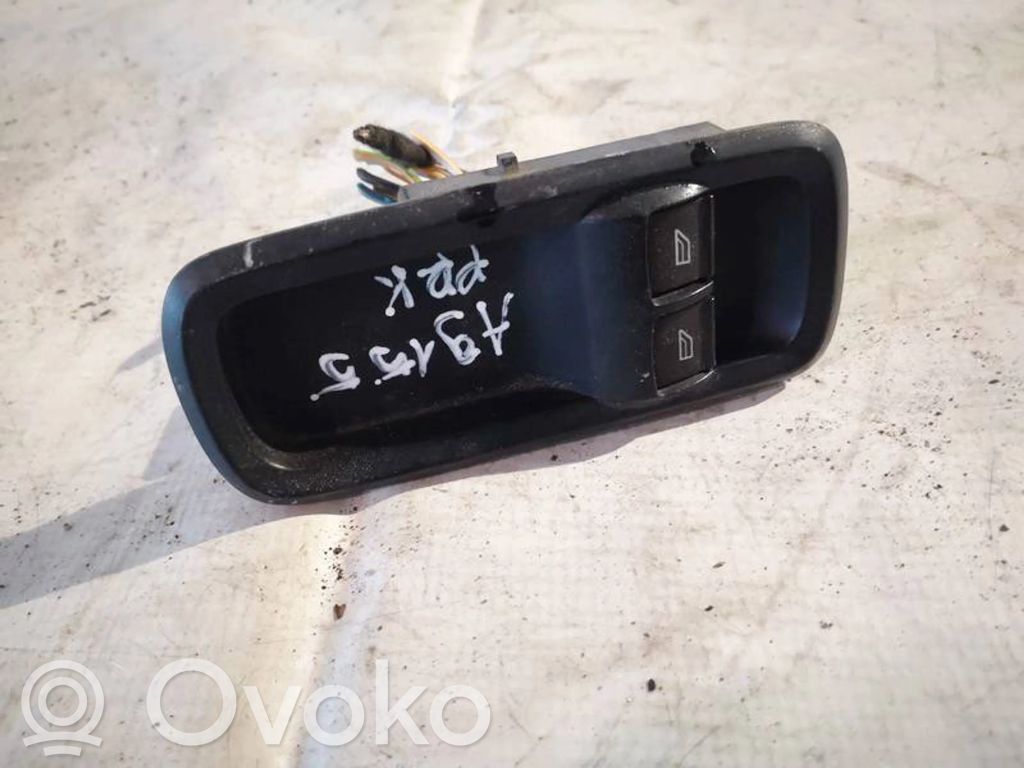 Ford Fiesta Przyciski szyb 