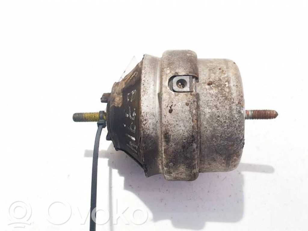 Skoda Superb B5 (3U) Engine mount bracket 