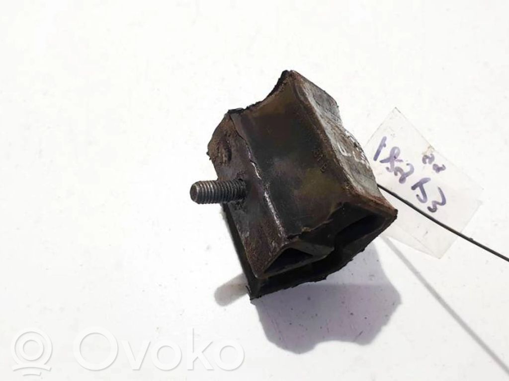 Wspornik / Mocowanie silnika   823199381B,823199381B