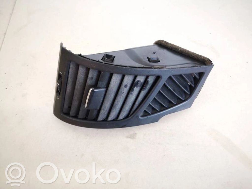 BMW 1 E81 E87 Rejilla de ventilación central del panel 