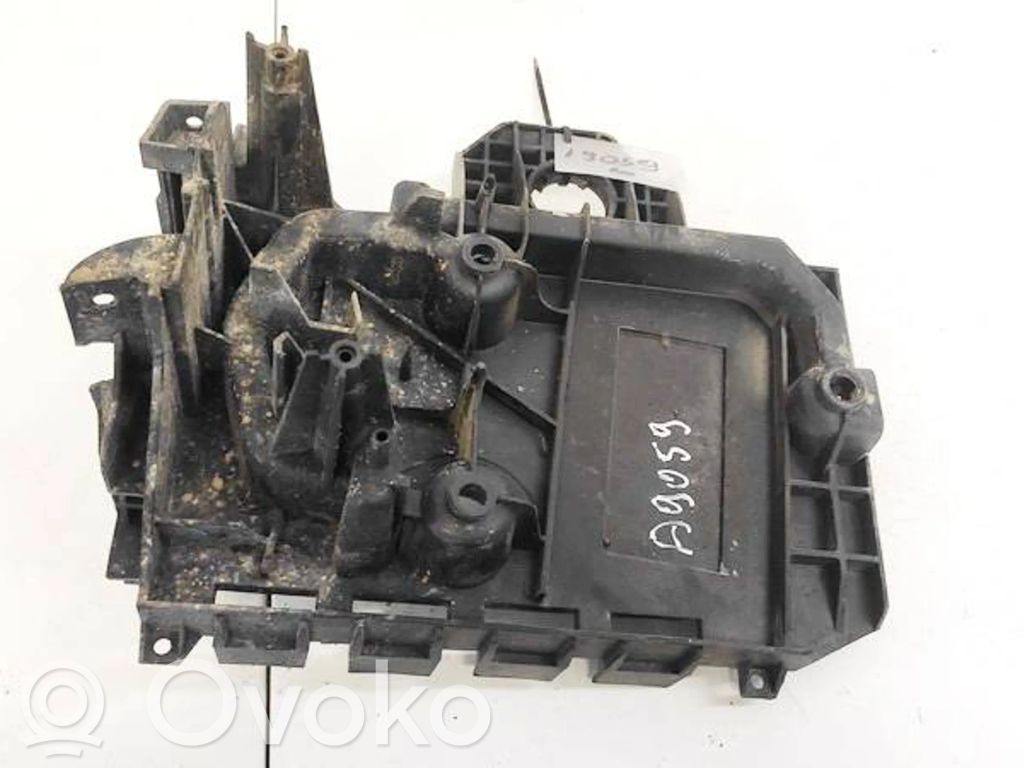 Citroen C5 Akkulaatikon alusta 