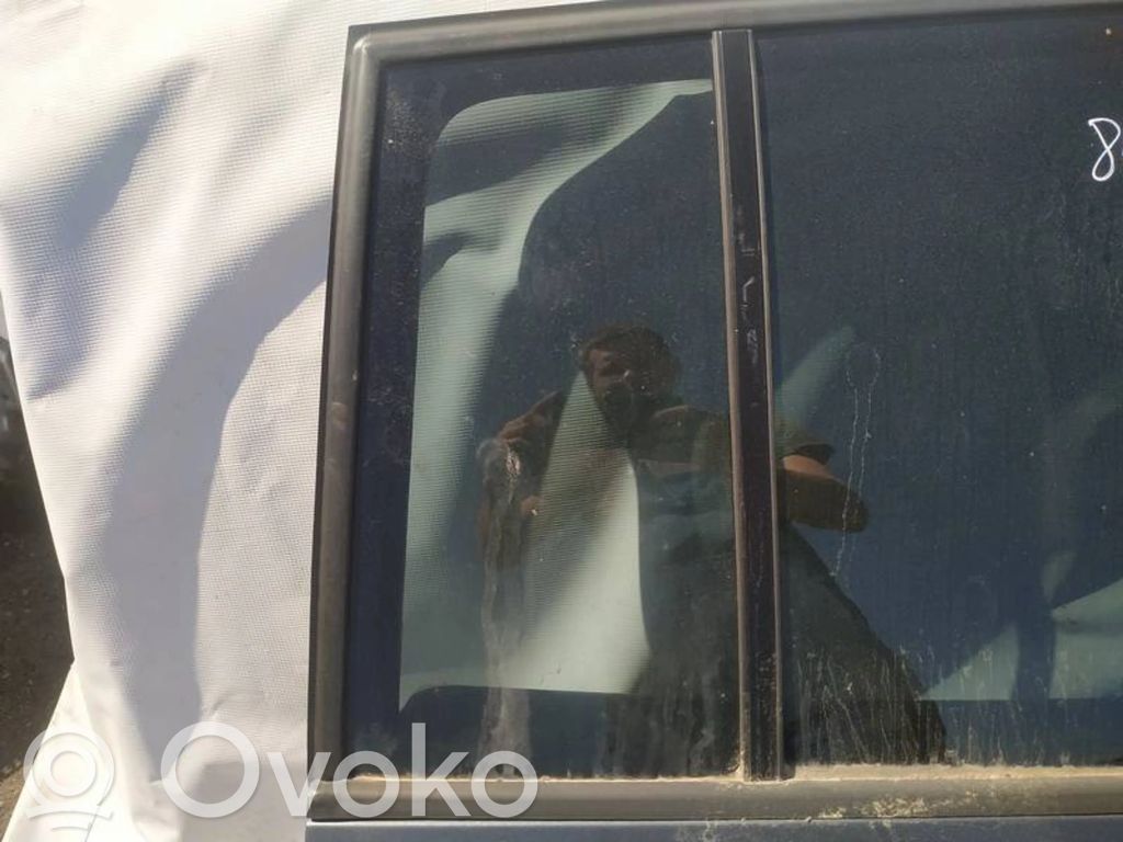 Volkswagen Touran I Ventanilla de ventilación de la puerta trasera