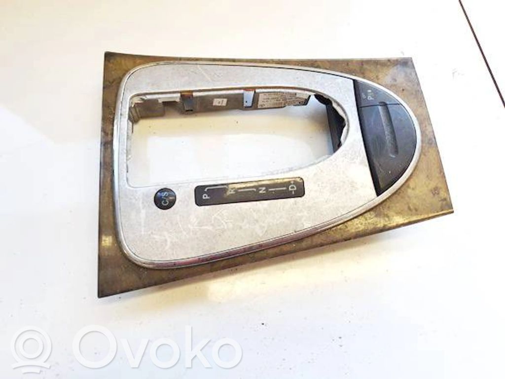 Mercedes-Benz E W211 Rivestimento in plastica cornice della leva del cambio