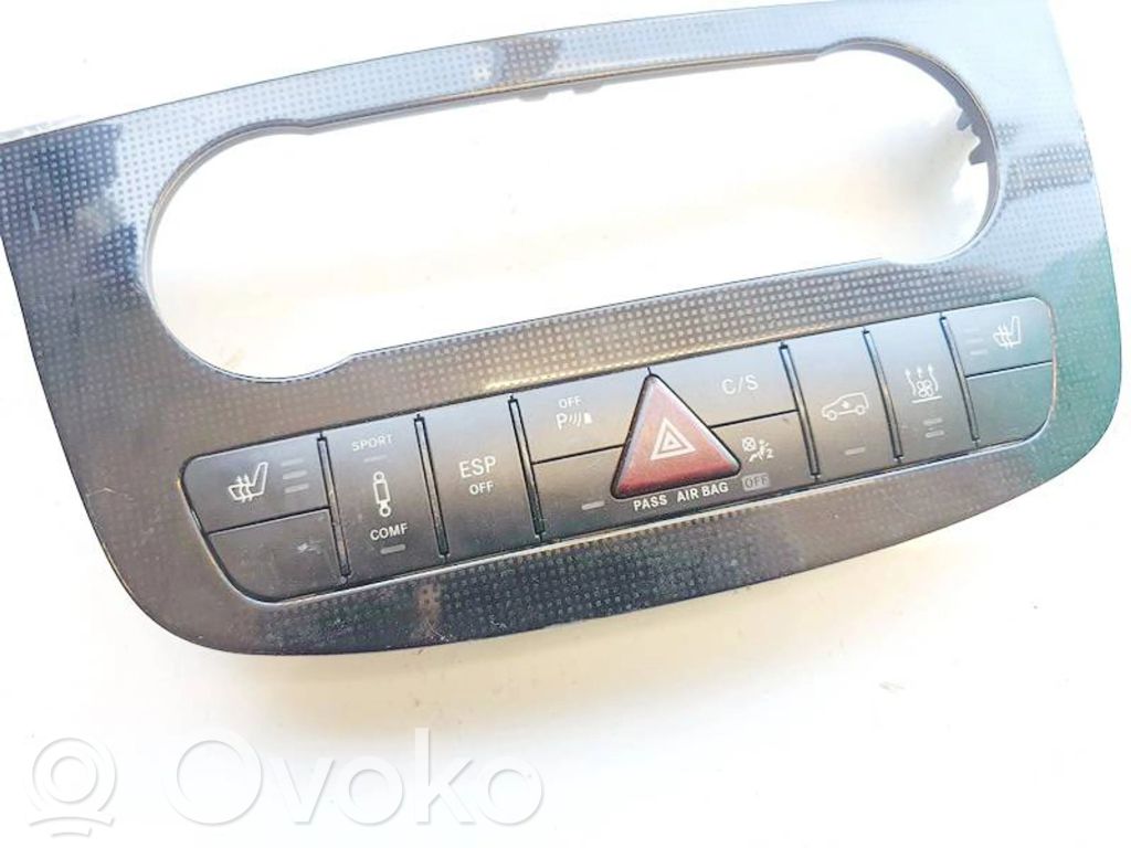 Mercedes-Benz R W251 Przycisk świateł awaryjnych 