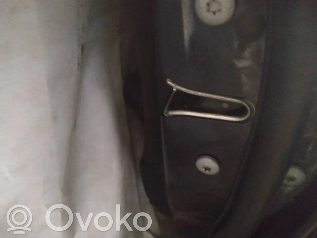 Serrure de porte avant