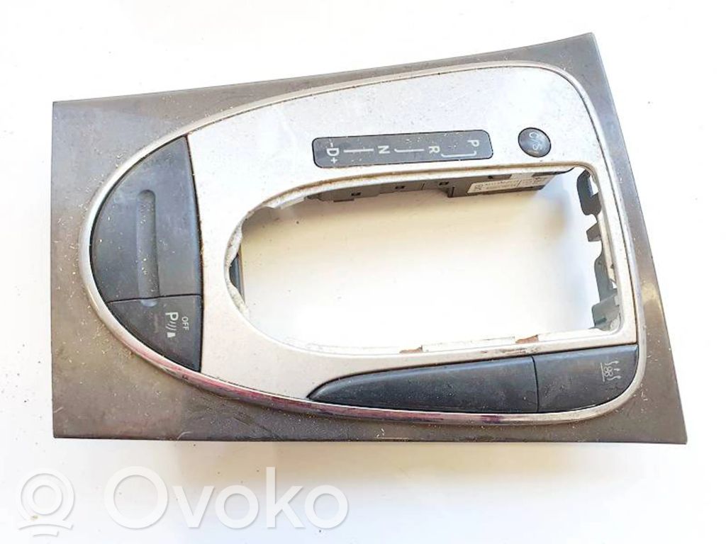 Selector de cambios   2118213058,A2116802436,03751221,2118213058,759778209F146,A2115420426,A2116802436