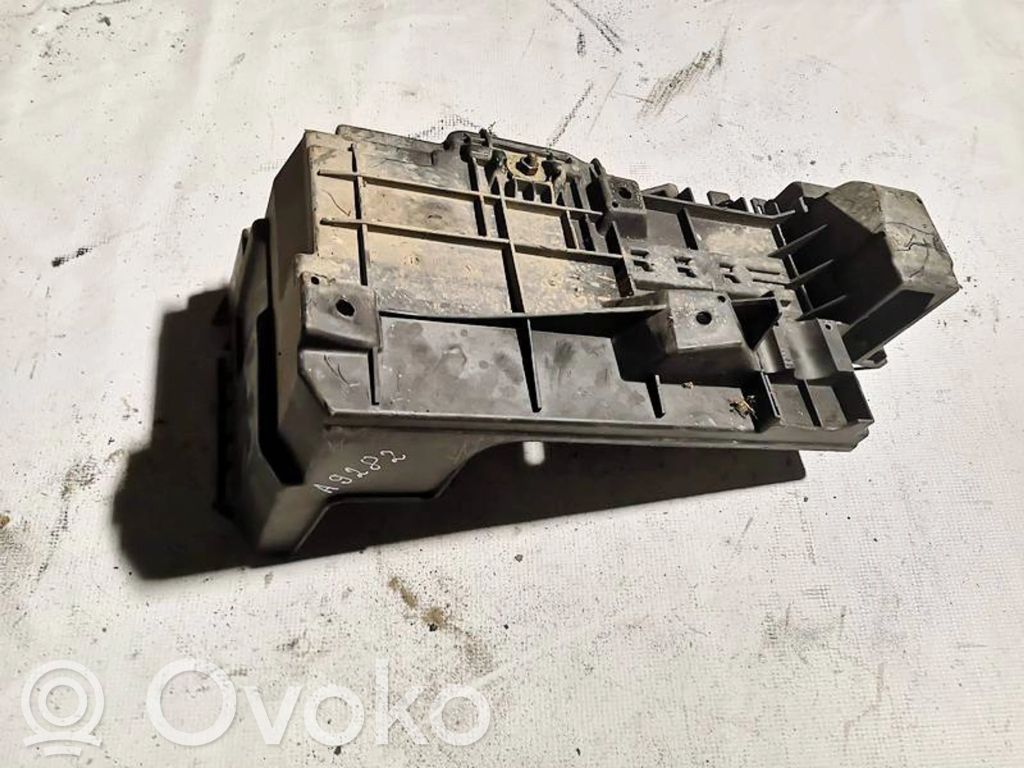 Opel Vectra C Akkulaatikon alusta 