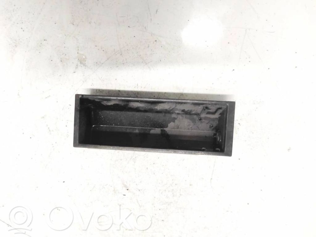 Auton tuhkakuppi   51168402967,51168402967,51168402967,51168402967