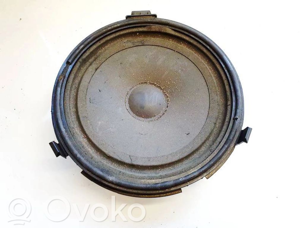 Mercedes-Benz C W203 Etuoven kaiutin