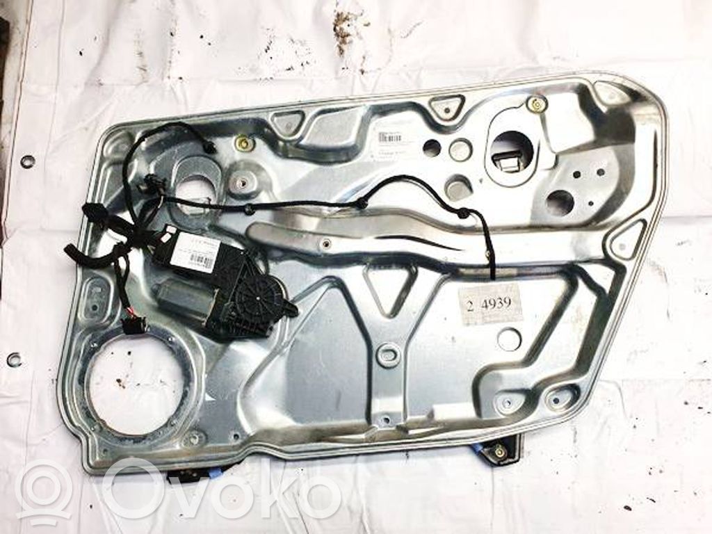 Volkswagen PASSAT B5 Regulador con motor de la ventanilla de la puerta corredera 