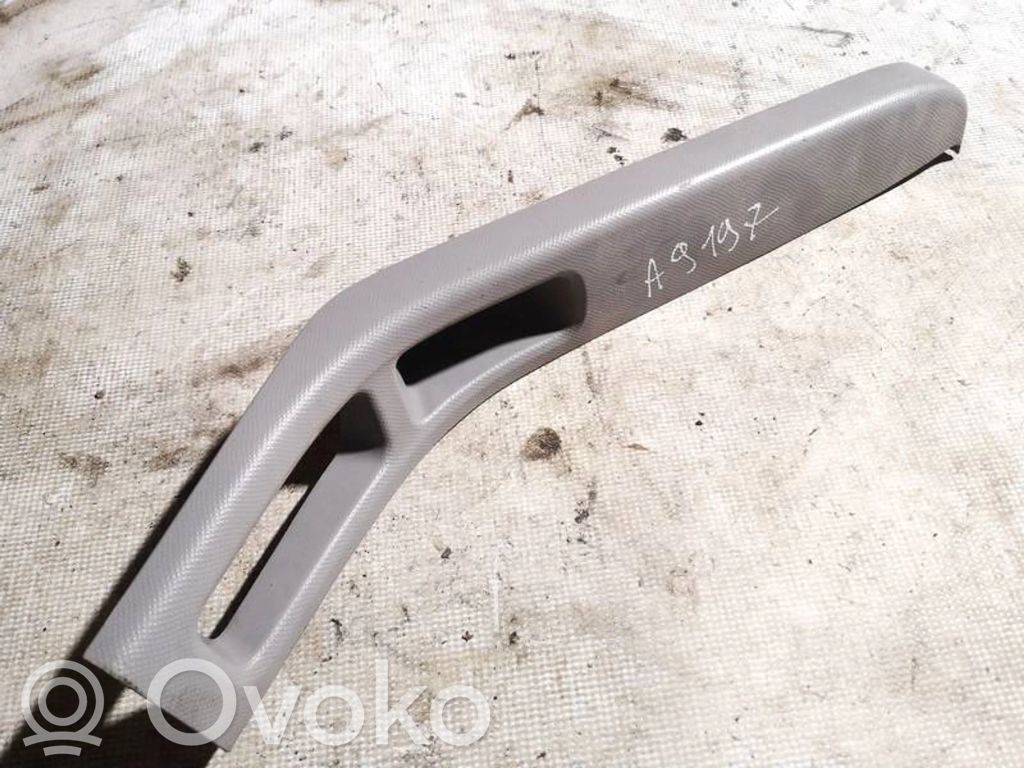 Toyota Yaris Moldura del interruptor de la ventana de la puerta delantera 