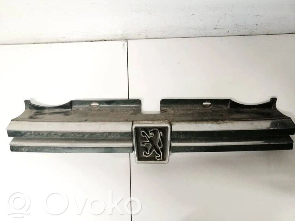 Peugeot 605 Etusäleikkö 