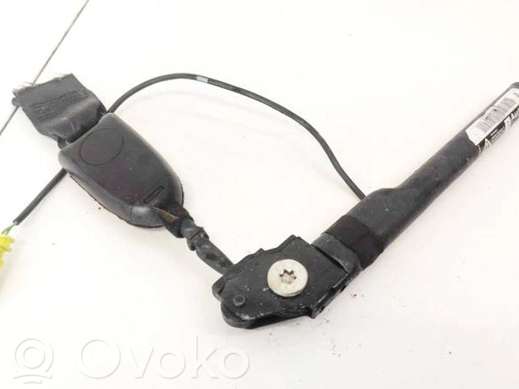 Opel Astra J Klamra przedniego pasa bezpieczeństwa 