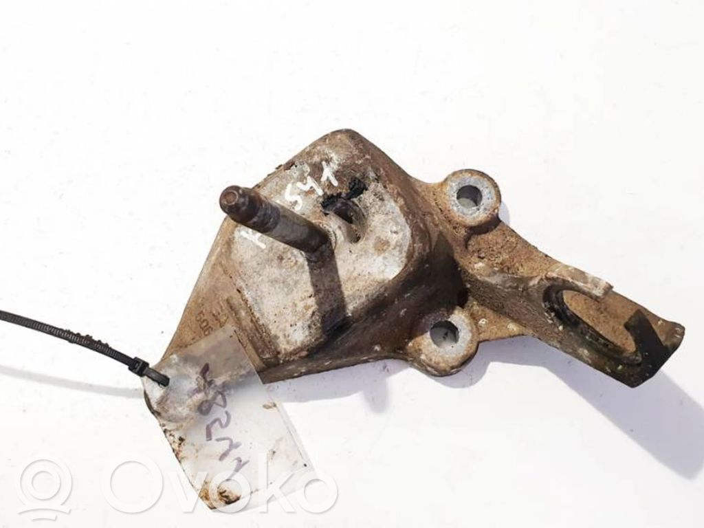 Saab 9-5 Engine mounting bracket 