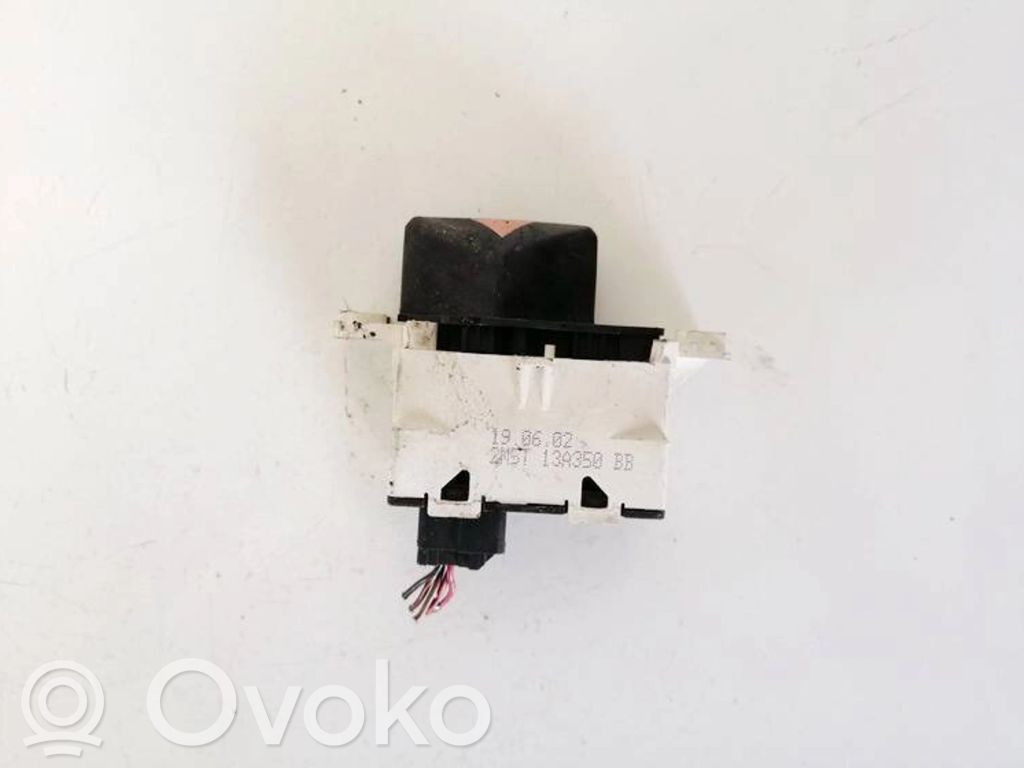 Botón interruptor de luz de peligro   2M5T13A350BB,2M5T13A350BB
