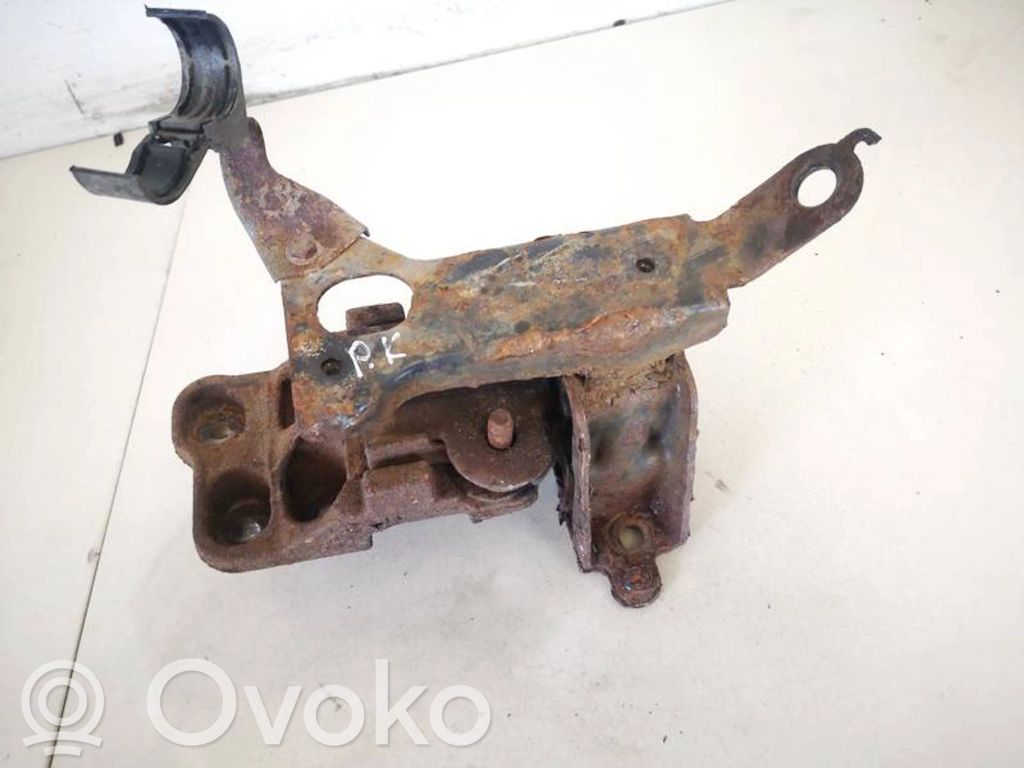 Engine mount bracket