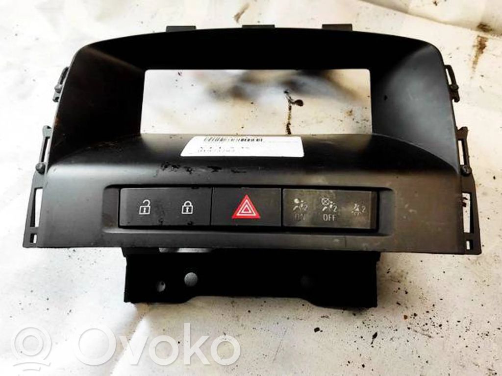 Opel Astra J Botón interruptor de luz de peligro 
