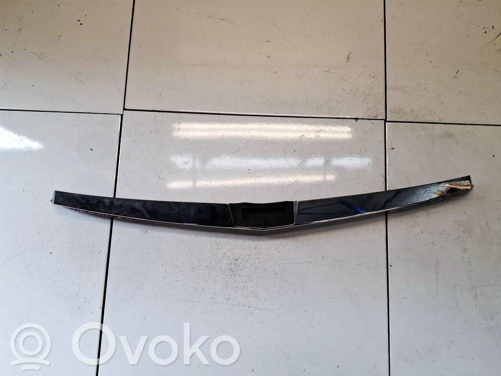 Opel Astra H Listwa oświetlenie tylnej tablicy rejestracyjnej 