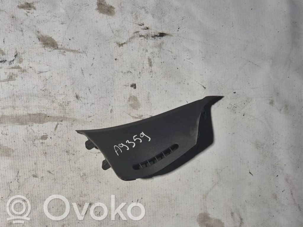 Toyota Auris 150 Kita salono detalė 