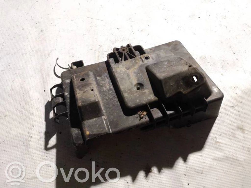 Opel Zafira A Akkulaatikon alusta 