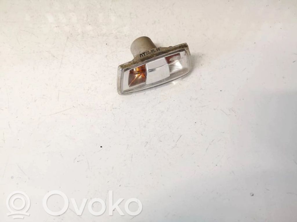 Opel Zafira B Indicatore di direzione del parafango anteriore 