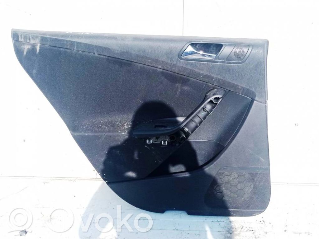 Volkswagen PASSAT B6 Boczki / Poszycie drzwi tylnych 