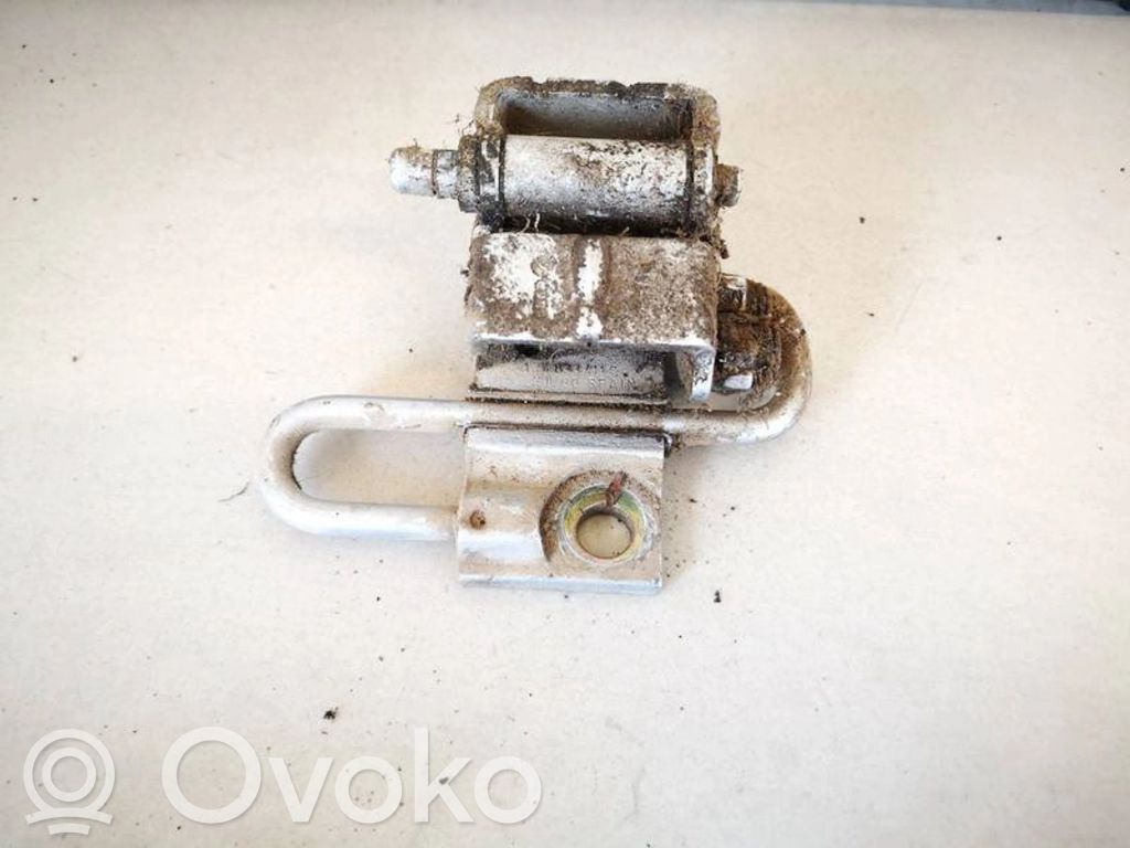 Volkswagen Golf IV Zawias dolny drzwi tylnych 