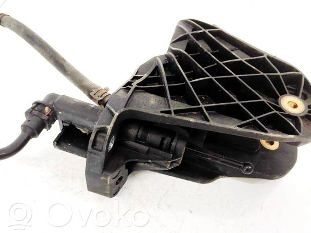 Volkswagen Golf V Główny cylinder sprzęgła 