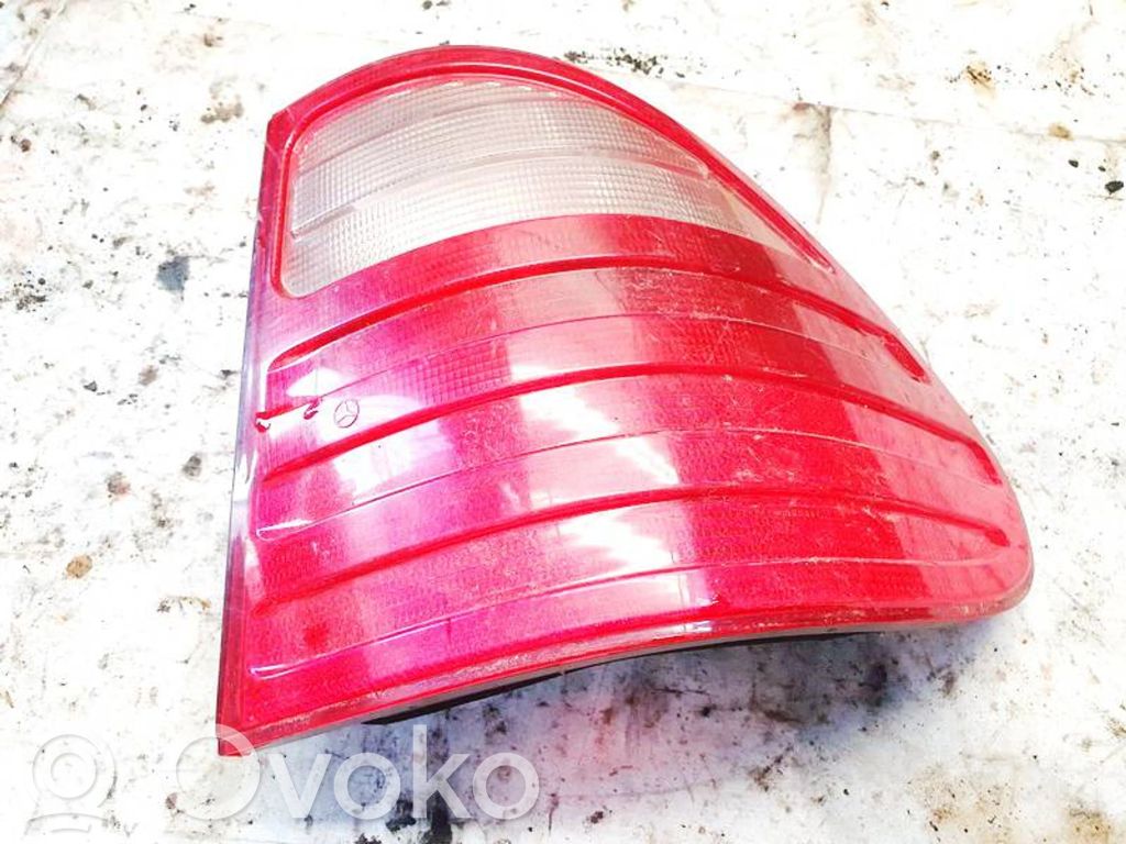Mercedes-Benz E W210 Lampă spate în caroserie 