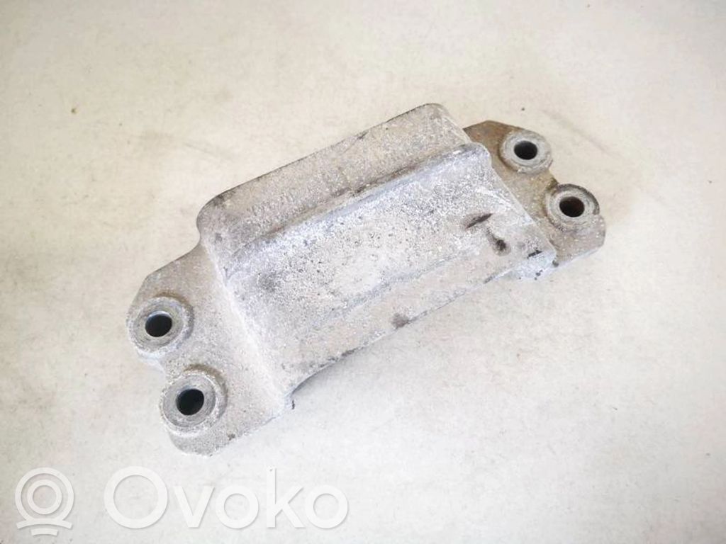 Volkswagen Golf V Engine mounting bracket 