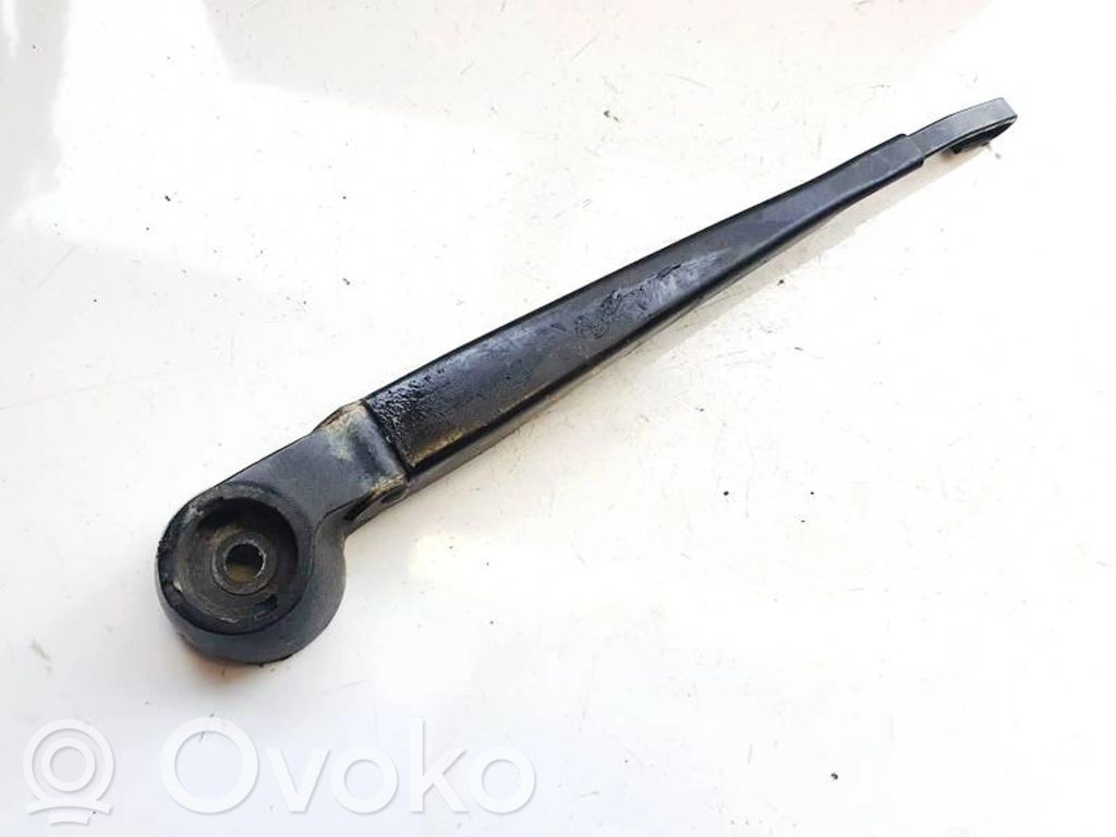 Audi A4 S4 B5 8D Ramię wycieraczki szyby tylnej 